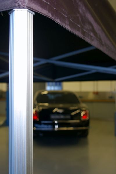 46x46x2mm-Eckpfosten bei Faltzelten der HEXAGON-Serie