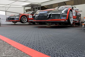 Bergo Suprem Bodenfliesen als Boxenboden