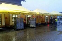 drei 6x3m Profi QUICKUPTENT Faltzelte mit Beinverlängerungen