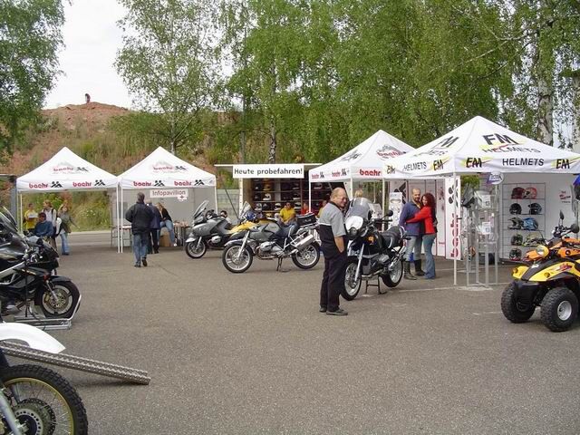 3x3m Promotionzelte von QUICKUPTENT mit Volant- und Dachschrägen-Bedruckung