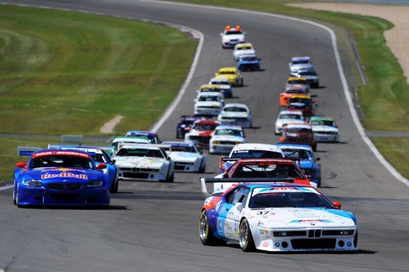 Alle jagen den BMW M1 des AH Racing-Teams