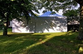 Zeltlandschaft aus einem 4x4m und zwei 6x4m QUICKUPTENT