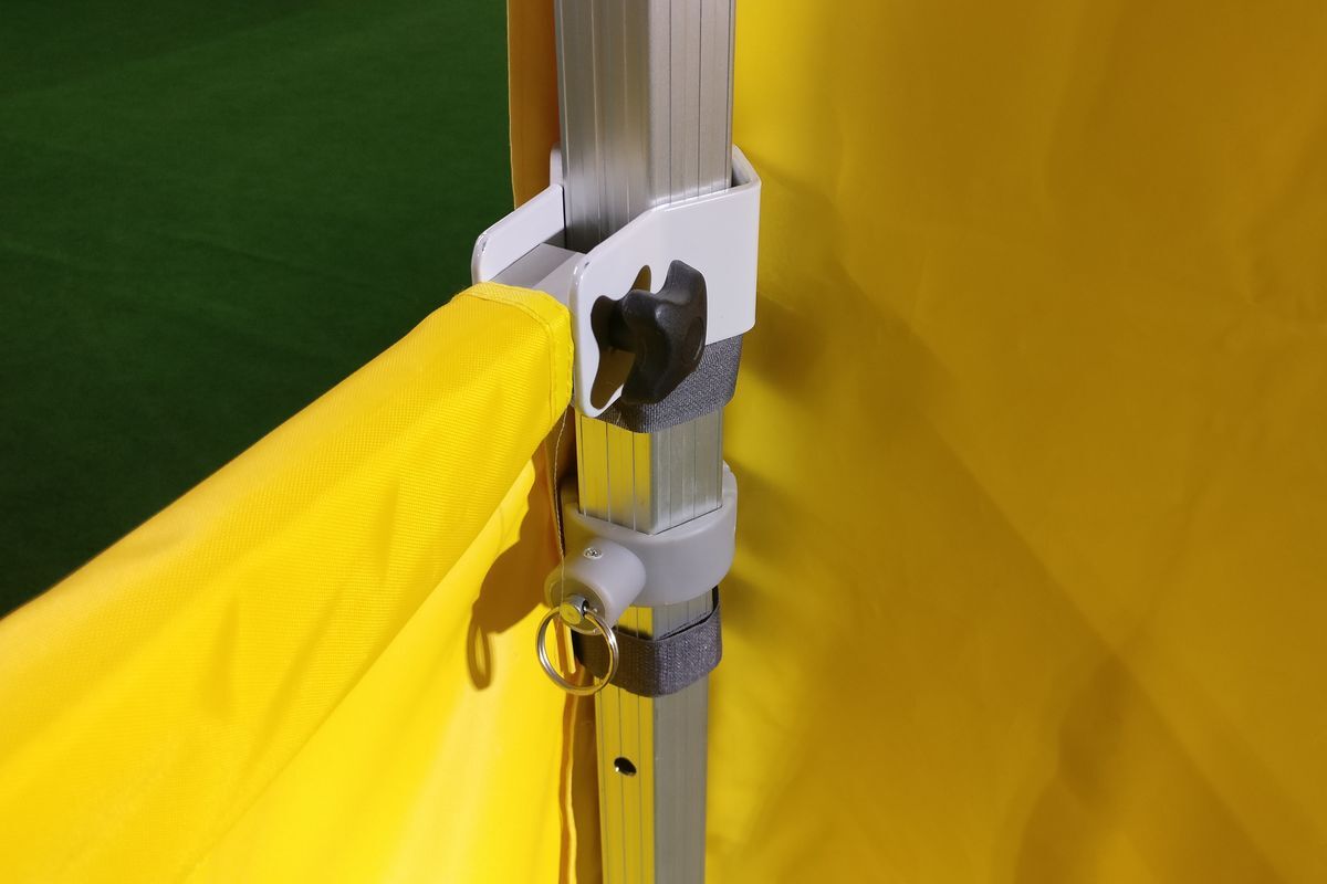 Rahmenfixierung der halbhohen Seitenwand dür die ALU-HEXAGON-Serie von QUICKUPTENT