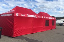 Zeltlandschaft aus zwei 6x3m QUICKUPTENT ALU-HEXAGON-Faltzelten