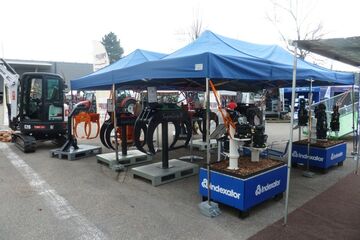 2x Faltpavillons als 36m² Messestand