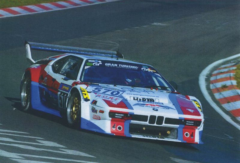 bunt war der 2011er BMW M1 vom AH Racing Team, sponsored by QUICKUPTENT, DEM Faltzelt-Anbieter