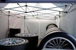 6x3m QUICKUPTENT Faltpavillon als temporäres Reifenlager bei der DTM