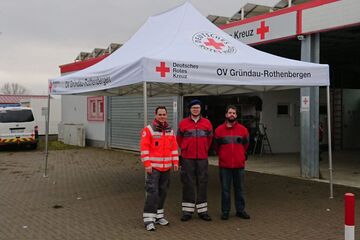Probeaufbau des mobilen 6x4m Infostands der ALU-HEXAGON-Serie von QUICKUPTENT vom DRK Gruendau-Rothenbergen