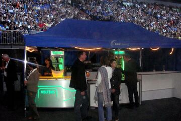 6x3m Cateringzelt mit Volantbranding von QUICKUPTENT in der Veltins-Arena auf Schalke