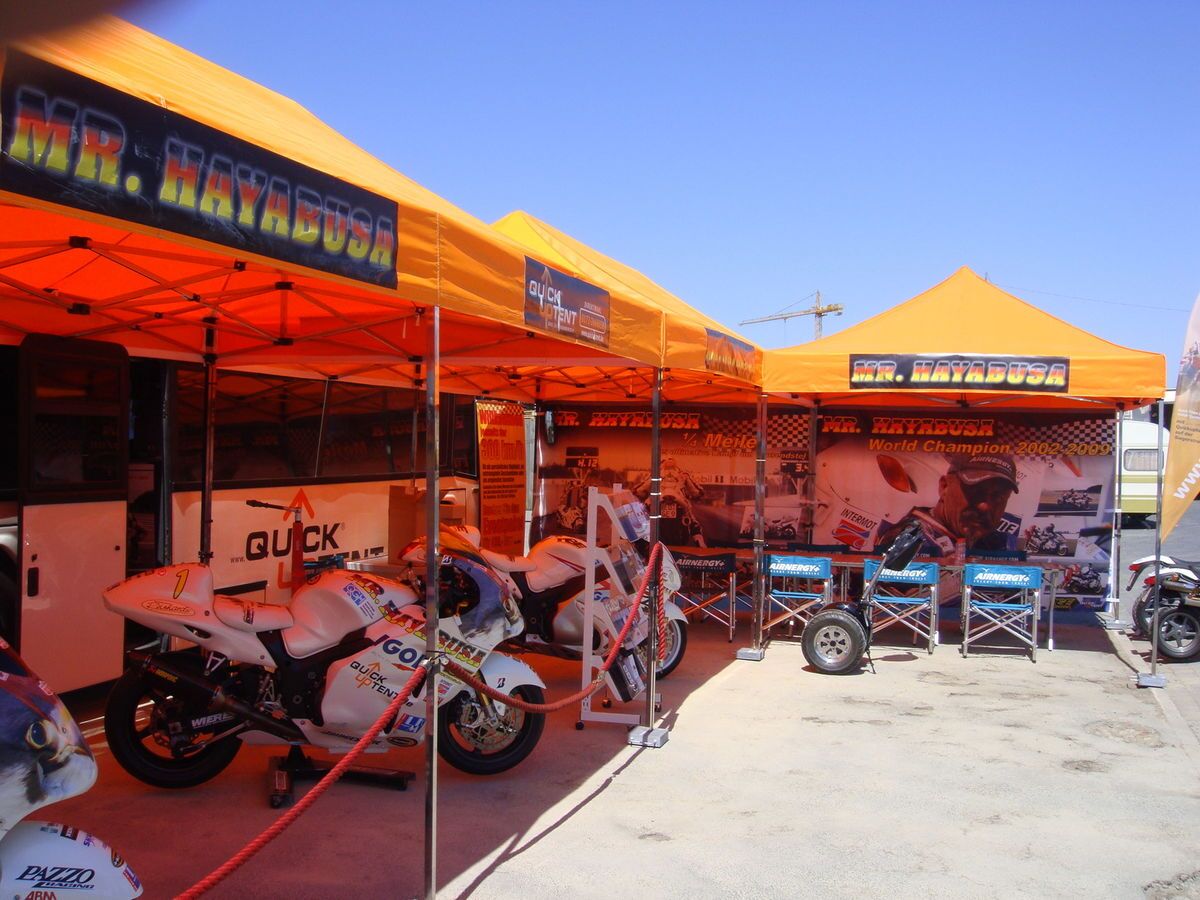 QUICKUPTENT Promotionzelte mit komplett bedruckten Seitenwänden