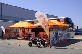 Bilder, Grafiken und Schrift - alles möglich auf der QUICKUPTENT-Promowall