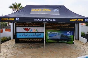 zwei komplett bedruckte 3m-Werbe-Seitenwände in einem 6x3m QUICKUPTENT der ALU-HEXAGON-Serie